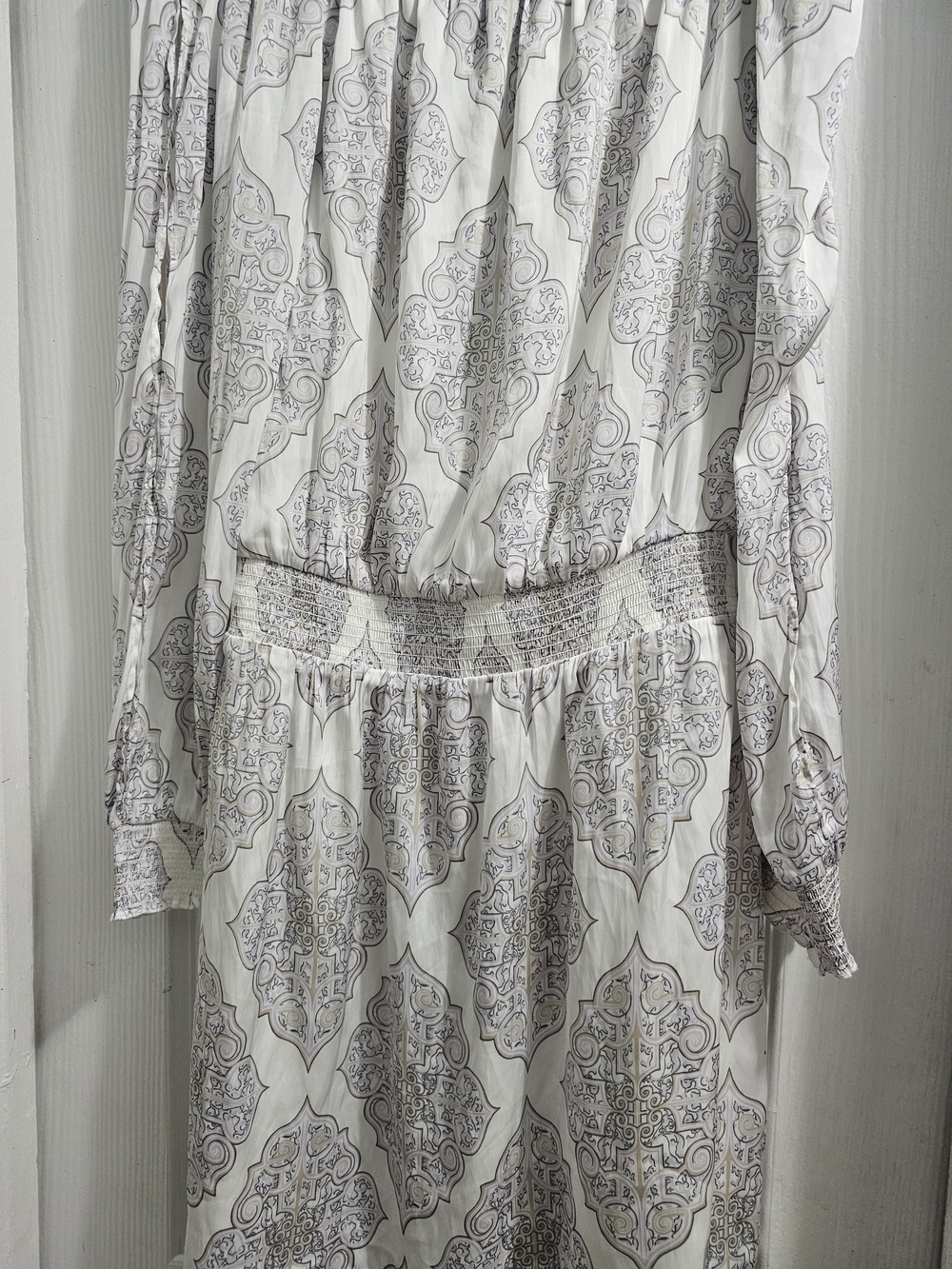 Off-Shoulder White and Light Gray Printed Women's Dress Size Xs - Picture 4 of 8